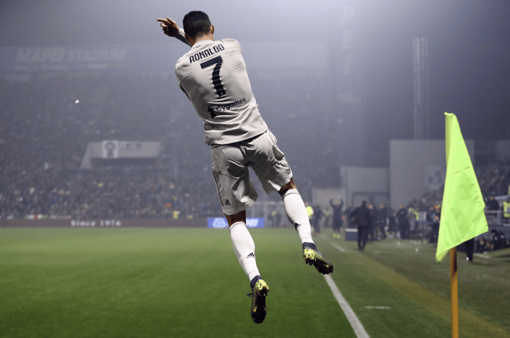 九游账号登录Karsa在尤文图斯比赛中表现优异，战术调整引发热议！