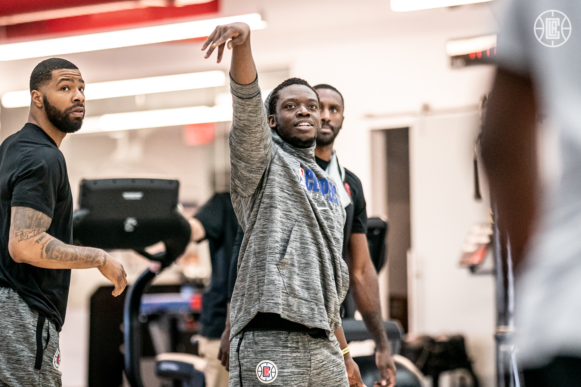 九游APP下载包含JackeyLove迎来十赛季高光表现，快船球迷沸腾！的词条