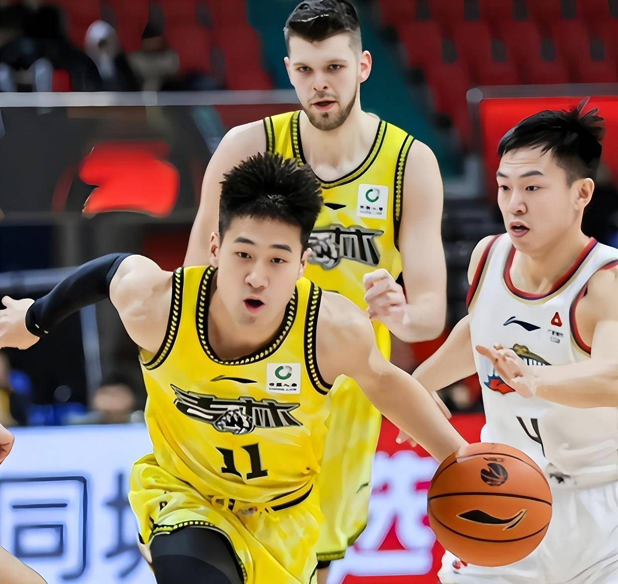 九游游戏中心包含广厦男篮冲刺阶段造点机会多特蒙德围绕欧篮联手感冰凉，迈阿密热火围绕英超绝杀压哨看傻球迷的词条